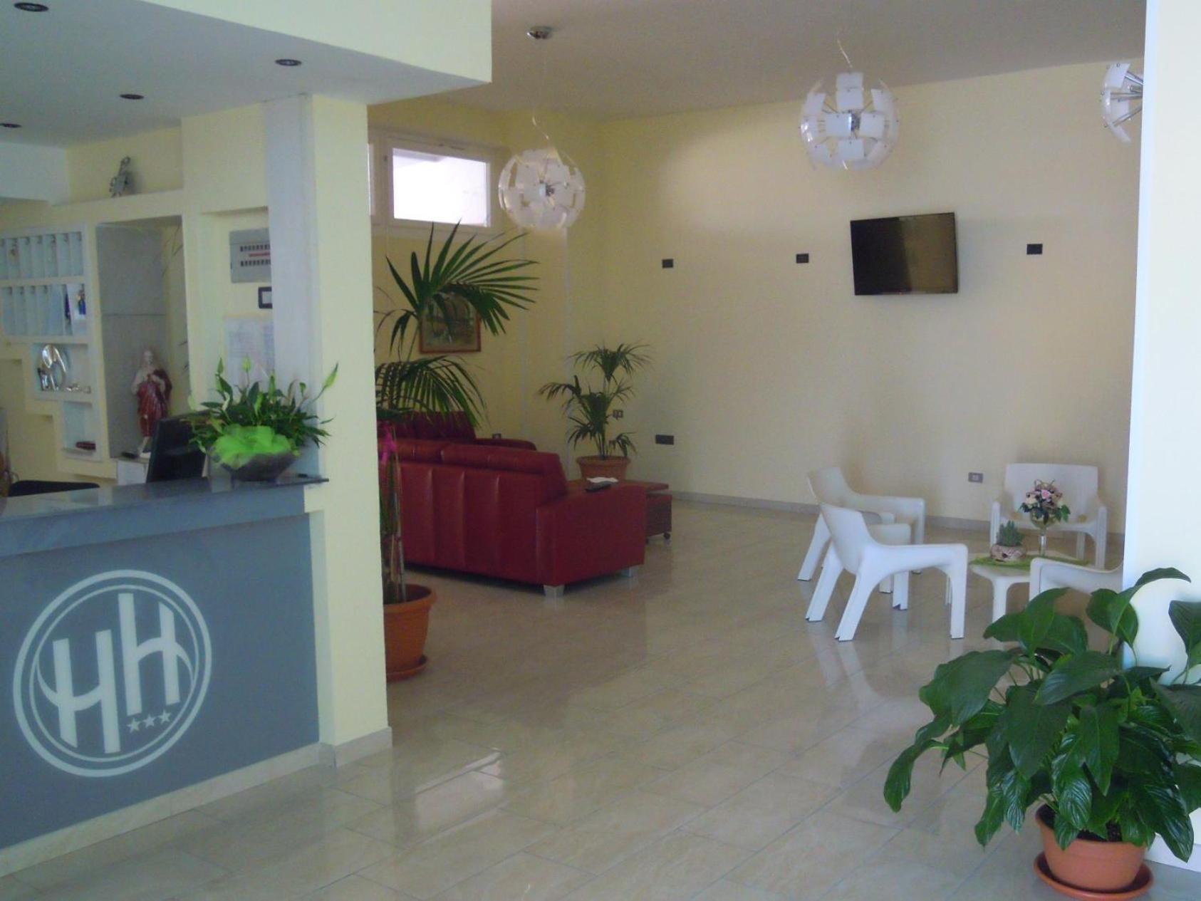 Happy Hotel
