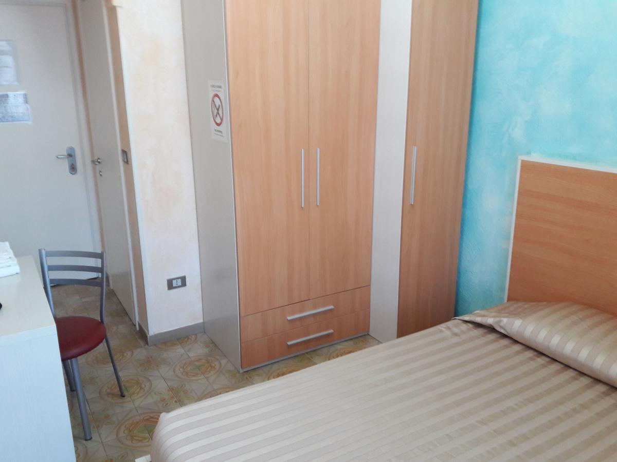 Happy Hotel 3*