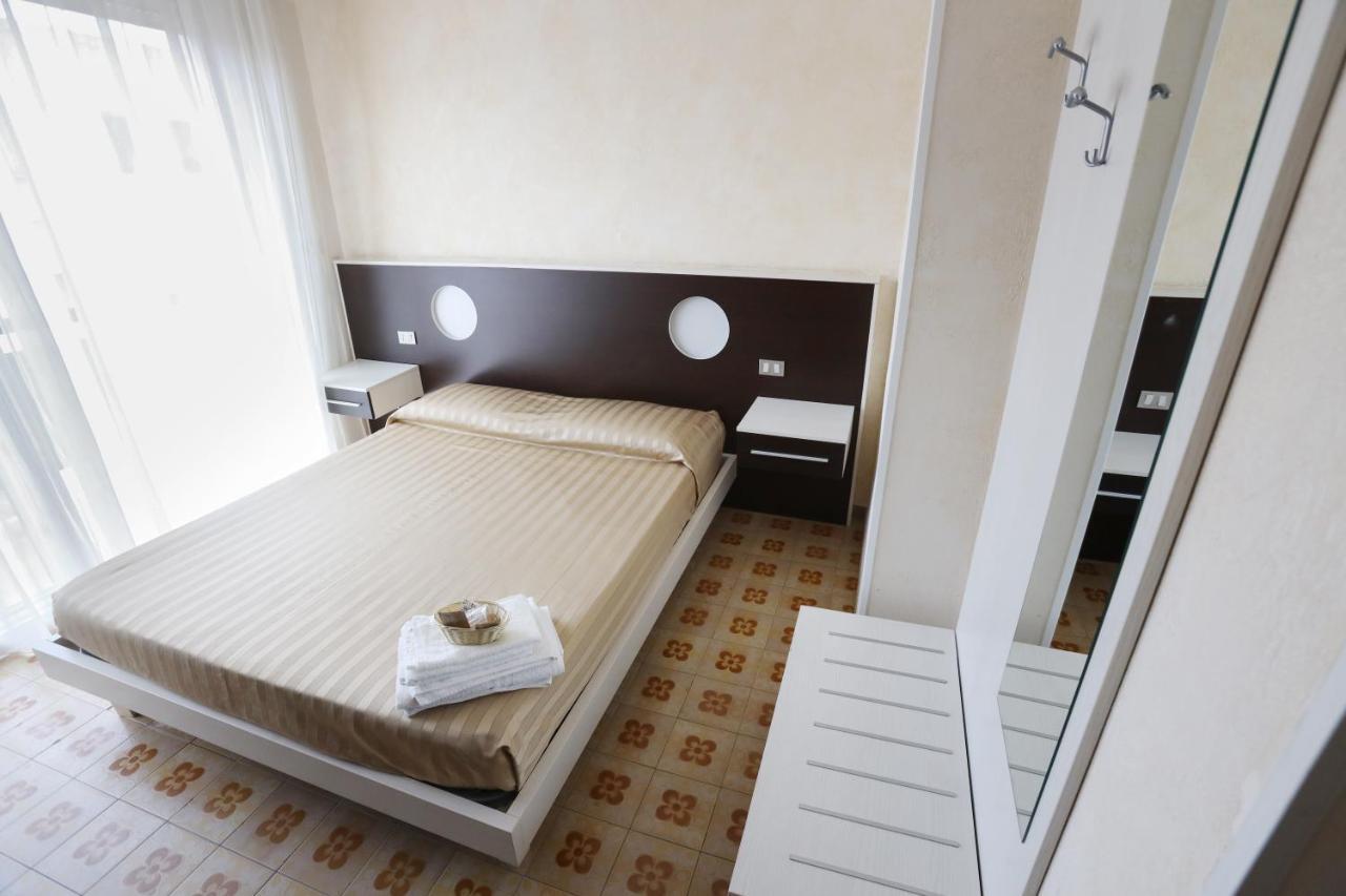 Hotel Happy