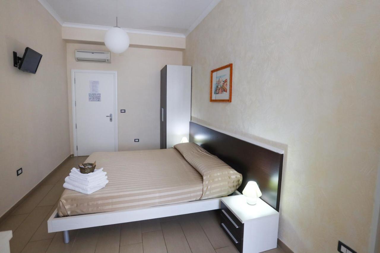 Happy Hotel 3*