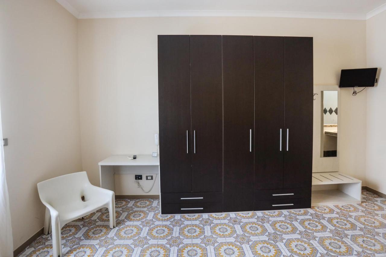Hotel Happy 3*
