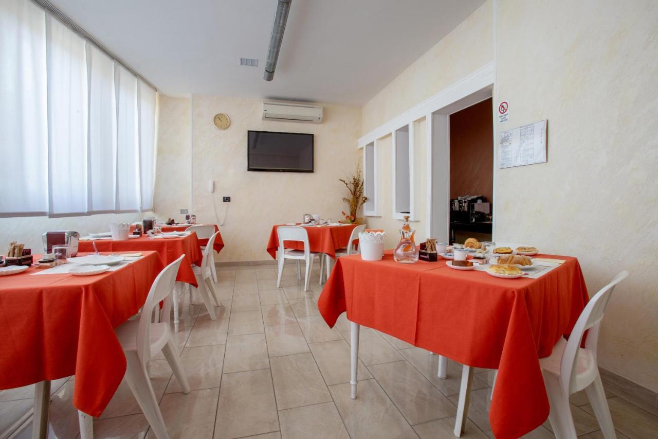 Hotel Happy 3*